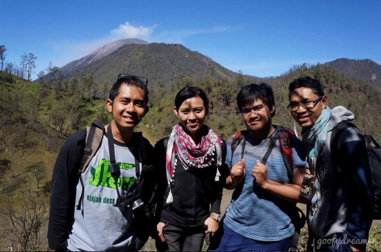 Ayos - Winda - Ruli dan saya.