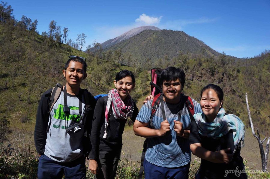 Ayos - Winda - Ruli - Maya. Like this picture.