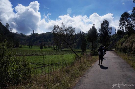 Semakin dekat dengan Ranupani. Kami kembali.